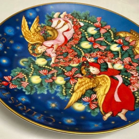 1995 Avon Christmas Plate Trimming the Tree Peggy Toole Gold Trim Collectible - Picture 11 of 15
